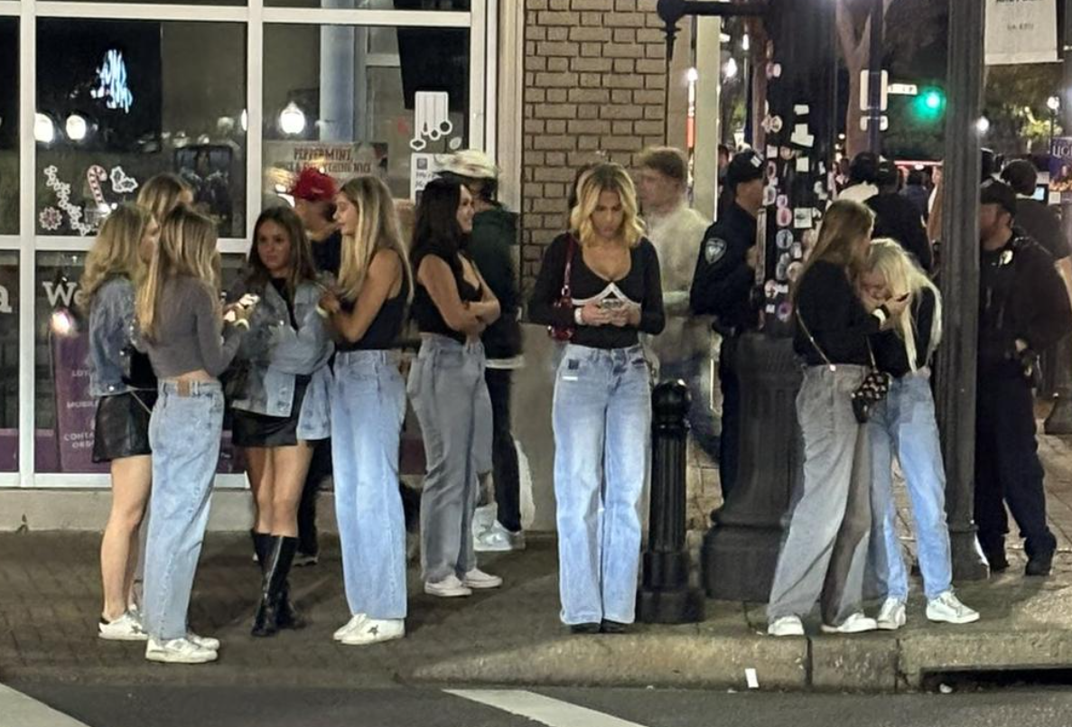 Can you wear jeans clubbing in Paris?